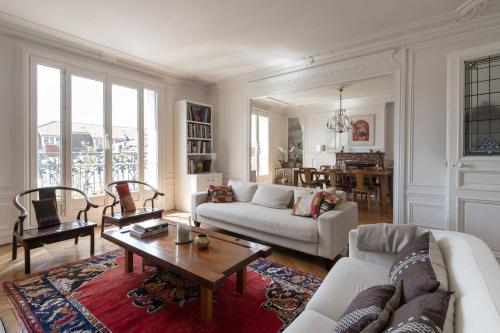 The Parisian Balcony
