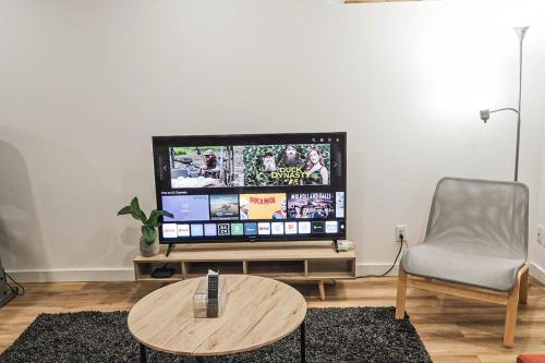 Elegant Basement Suite in Barrhaven, Ottawa