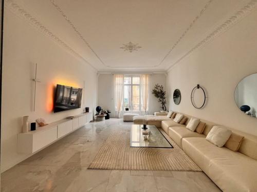 Luxury Designer Appartment - Sea View AC