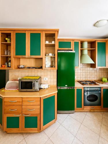 Cozy Apartment in Golem 3 MIN from the beach - image 5
