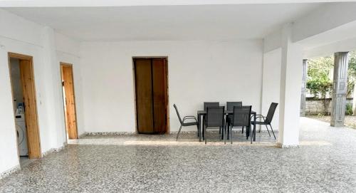 Vannas istaba, Vrea Garden Apartment in Paralia Vrasna (Thessaloniki)