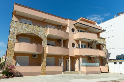 Aurelius Apartments