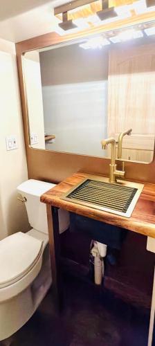 Luxx Lodge Glamping & RV Park - image 13