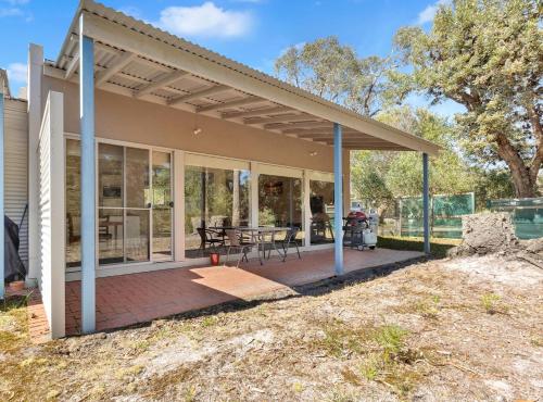 Ivanhoe - Waterfront Retreat - Loch Sport