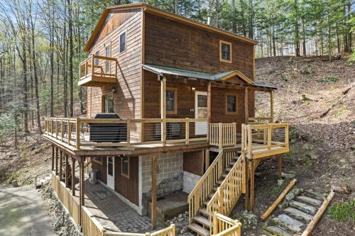 . River Road Treehouse Retreat