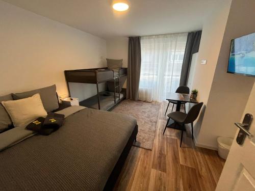 City Hub Room 25 - mit Balkon - Coffee for free -