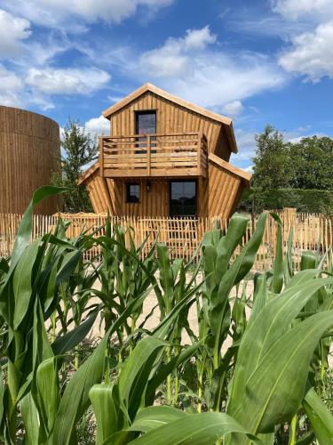 La Cabane Féerique - Les Pieds dans le Pré (La Cabane Feerique - Les Pieds dans le Pre) in Les Landes-Genusson