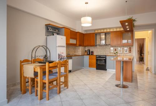 kuhinja, Central Guest House in Isthmia