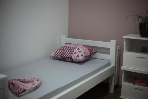 3 twin beds