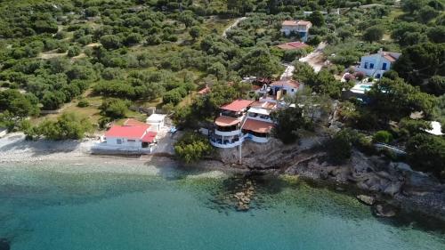 Pefkos Beach House 2 in Kampos Skoureikon