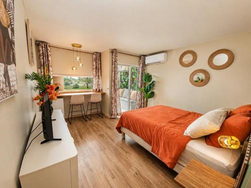 Tropical Chic Studio - Marina View - Swimming Pool in ปวงต์ ดู บู
