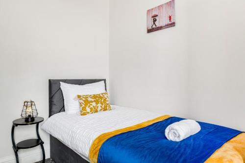 3BR House with free parking near City Centre - sleeps 6 - image 3