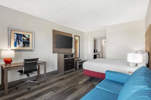 1 queen bed, 1 sofa bed