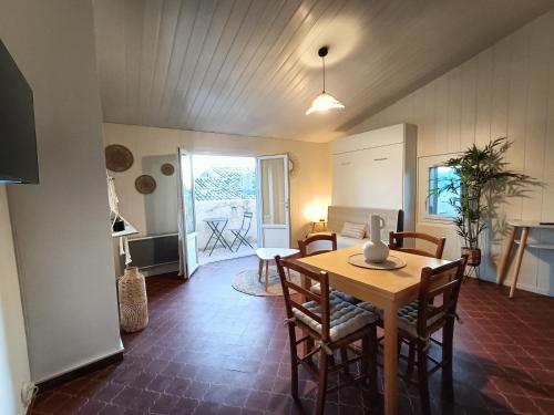 Rubis Provençal Climatisé avec Terrasse - Location saisonnière - Gréoux-les-Bains