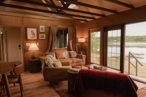 Vintage 70s Lake Cottage—30 Min to Chain O'Lakes