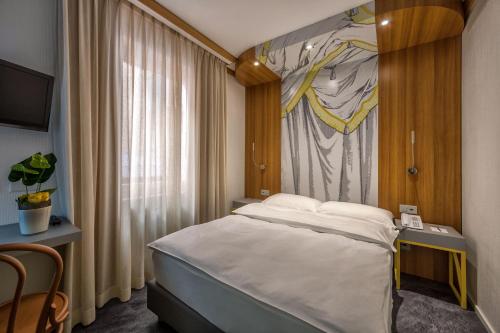 Budget Single Room with Courtyard View