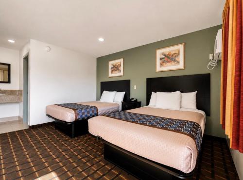 . Budget Inn Ada