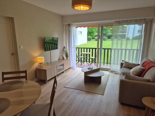 T2 53 m2 Amatxi - au calme - parking privé - proche thermes et centre ville