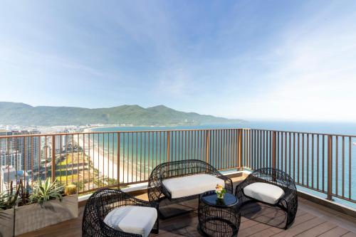 Wyndham Soleil Danang - Free Schedule Airport Shuttle