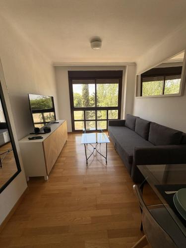 Apartamento céntrico con piscina, gym & parking IFEMA & Metropolitano by beBalmy