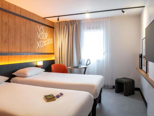 2 twin beds