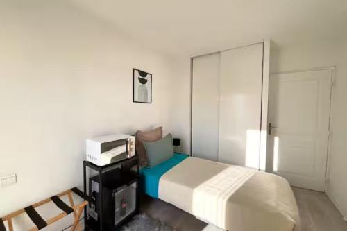 Chambre douillette avec parking privé, salle de bains privée et Netflix