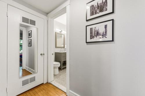 Steps to the Lakefront! This Uptown Beauty is Everything You Need for a Perfect Chicago Getaway condo - image 5