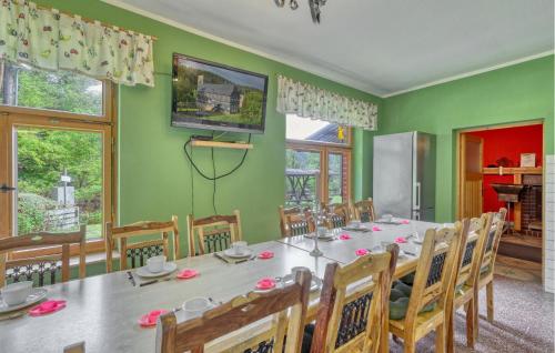 virtuve, 10 Bedroom Amazing Home In Sitzendorf in Sitzendorf