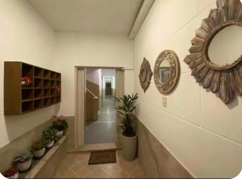 Turquoise 2 bedroom garage great location - image 3