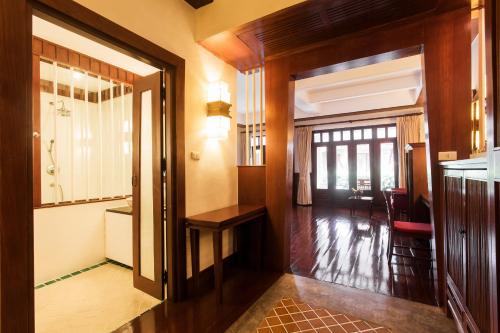 Deluxe Double or Twin Room with Pool Access image 10