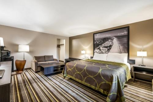 Super 8 by Wyndham Riviera Beach West Palm Beach - image 10