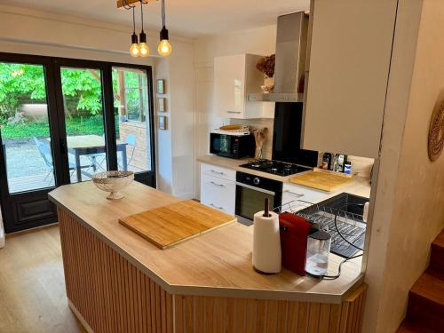 Maison en pierre avec jardin et piscine privée 8 personnes (Maison en pierre avec jardin et piscine privee 8 personnes) in La Dornac