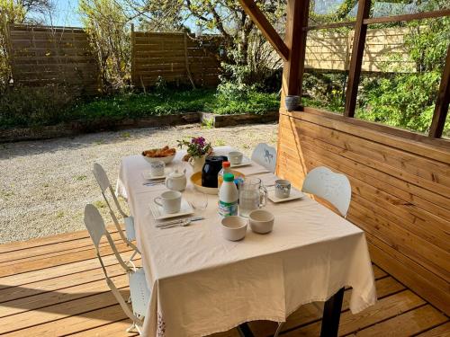 Maison en pierre avec jardin et piscine privée 8 personnes (Maison en pierre avec jardin et piscine privee 8 personnes) in La Dornac