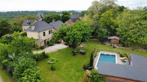 Maison en pierre avec jardin et piscine privée 8 personnes (Maison en pierre avec jardin et piscine privee 8 personnes) in La Dornac