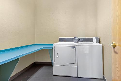Comfort Inn Charlotte - image 20