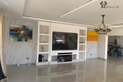 ห้องส่วนกลางสำหรับนั่งเล่น/ดูทีวี, Holiday Villa Marondera in รูวา
