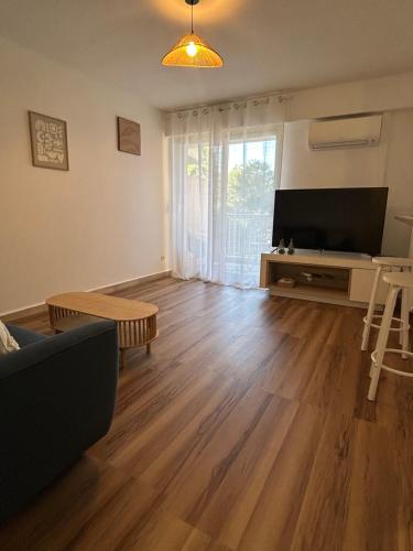 studio cosy antibes in La Pagane