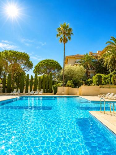ST TROPEZ SUPERBE APPARTEMENT CLIMATISEE PISCINE PARKING Terrasse