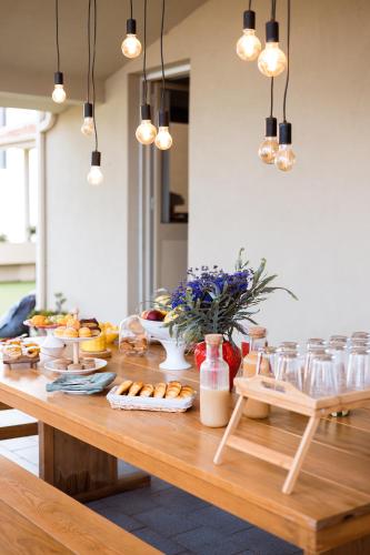 อาหารและเครื่องดื่ม, Azurara Guesthouse in วิลลา โด คอนเด