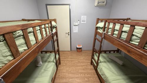 5 Minutes Away Airport Lodge in Kepayan