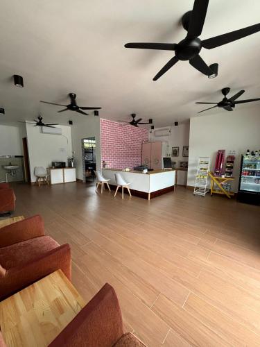5 Minutes Airport Lodge in Kepayan