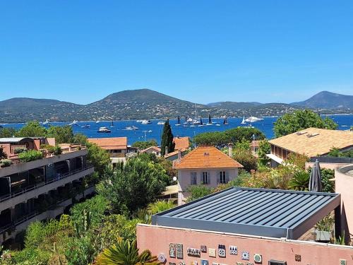 Toit-terrasse d'exception avec vue mer à deux pas à pied de St Tropez