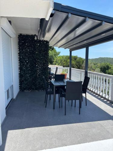 Balcony/terrace, Apartmani Suzanna, apartman a in Mirista