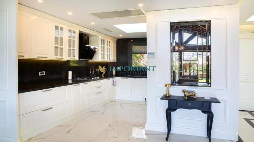 4-Bedroom Villa with Sea View in Yalıkavak BD4150 in เกริส