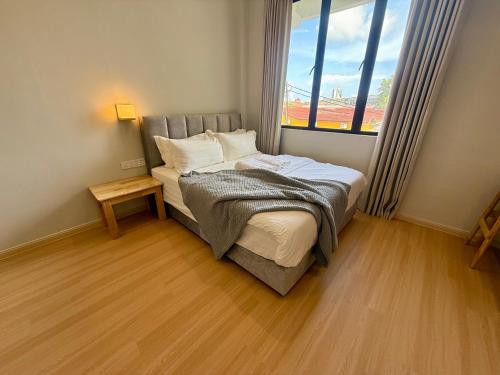 3 mins walking to East Coast Mall at JW Plus Roomstay - Kuantan 3 mins walking to East Coast Mall at JW Plus Roomstay - Kuantan