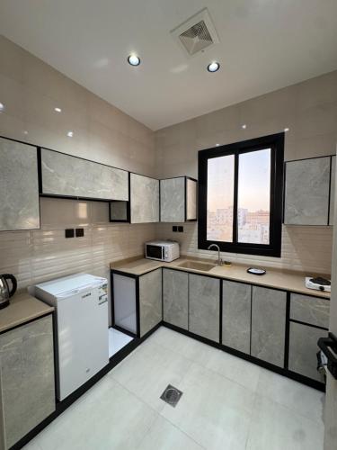 Stylish & Cozy 1BR with Free Parking - image 5