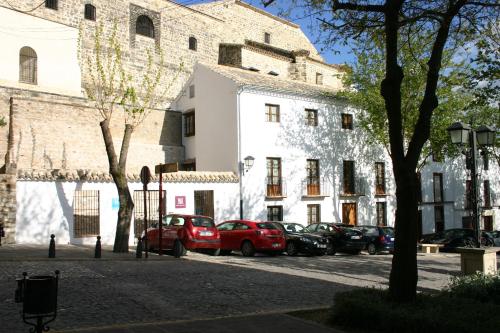 Hostal Santa María de Úbeda - Tap to explore photos
