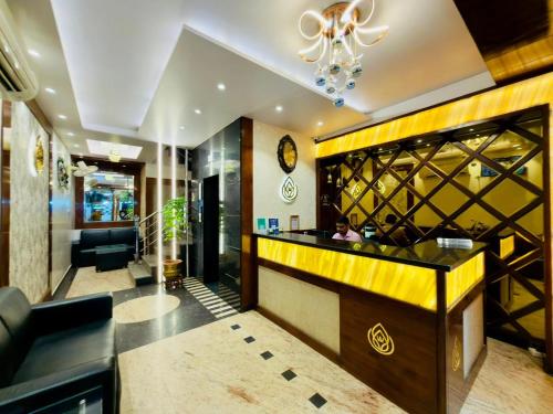 Hotel Golden Crown - 600m to Kashi Vishwanath Temple