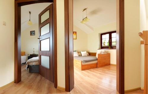 2 Bedroom Lovely Home In Debina in Poddabie