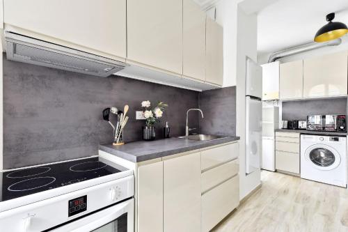 BnBNova - 2BR - Eiffel Tower & Grenelle - image 11
